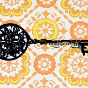 Brass Tone Key Shape Candle Holder Glass s Votives Wall Approx Decor 16”